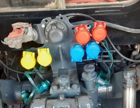 Traktör Hirdolik Jak Yaylı Toz Kapak 1 Adet